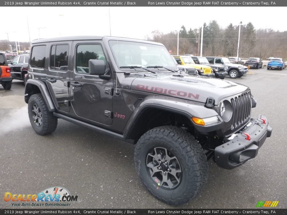 Front 3/4 View of 2019 Jeep Wrangler Unlimited Rubicon 4x4 Photo #7