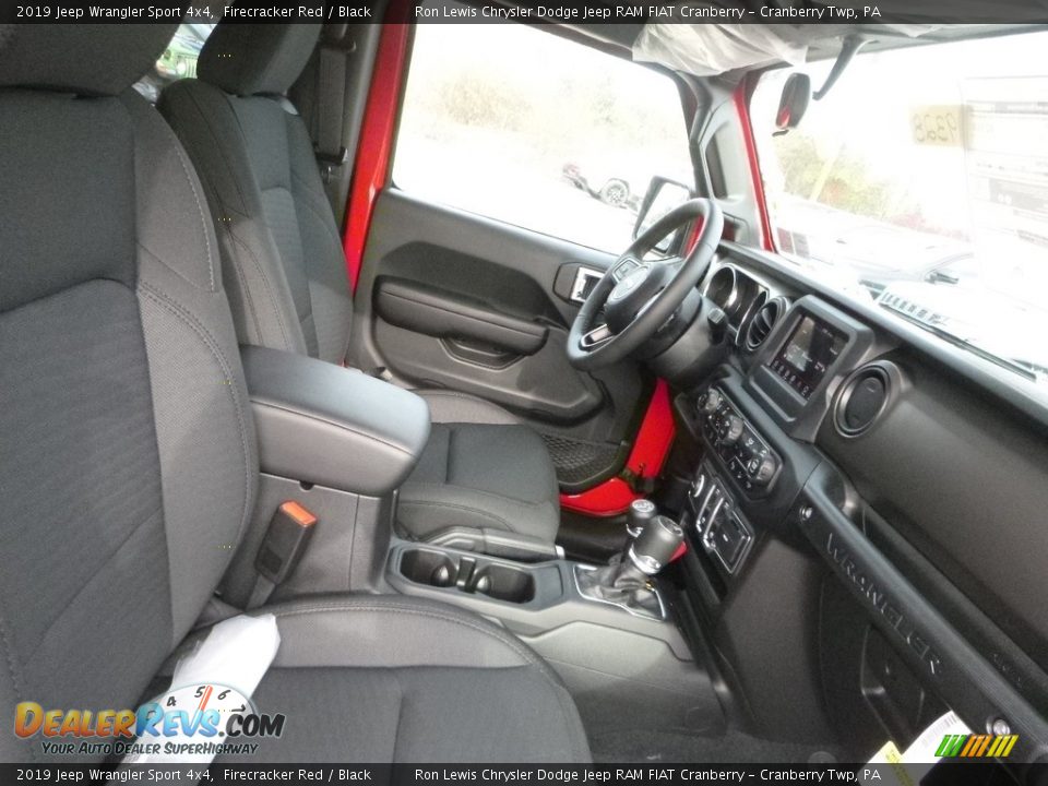 Front Seat of 2019 Jeep Wrangler Sport 4x4 Photo #10