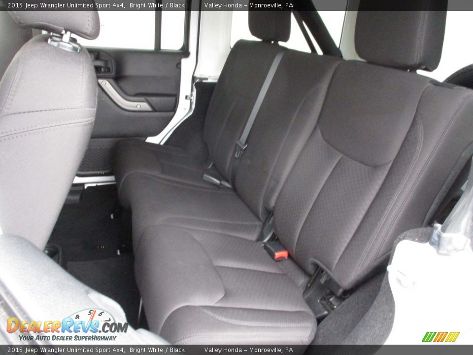 2015 Jeep Wrangler Unlimited Sport 4x4 Bright White / Black Photo #13