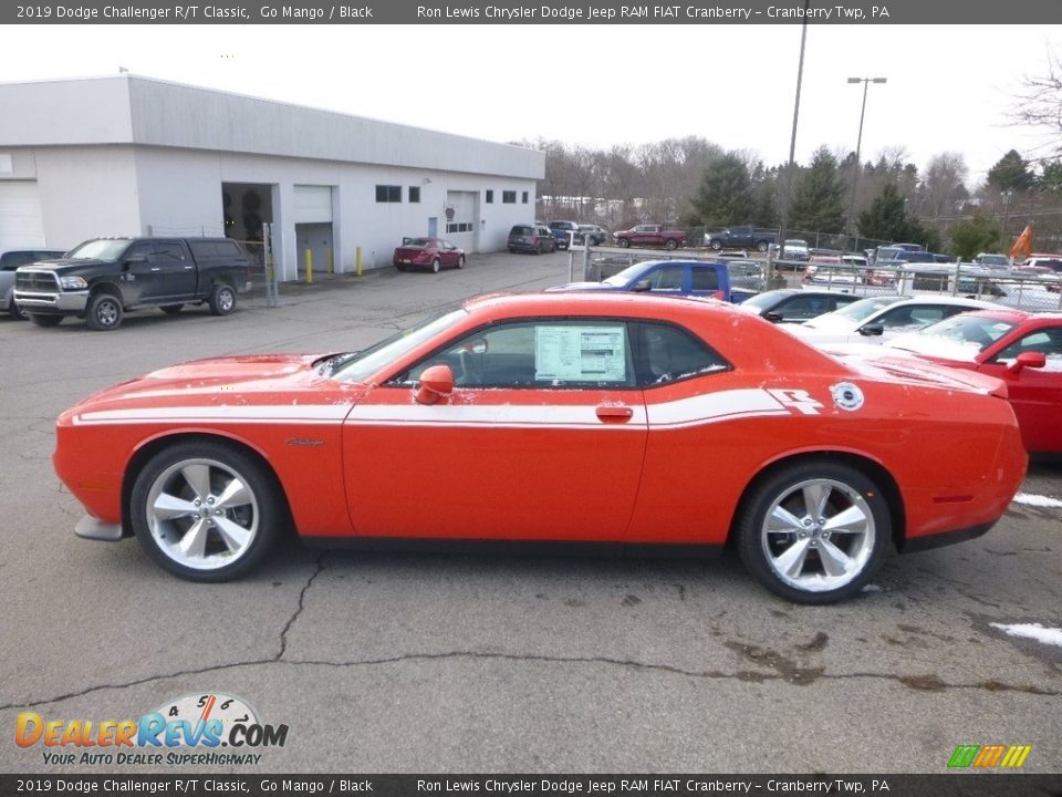 Go Mango 2019 Dodge Challenger R/T Classic Photo #3