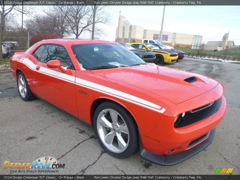 Front 3/4 View of 2019 Dodge Challenger R/T Classic Photo #8