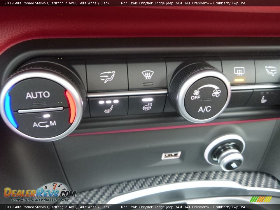 Controls of 2019 Alfa Romeo Stelvio Quadrifoglio AWD Photo #30