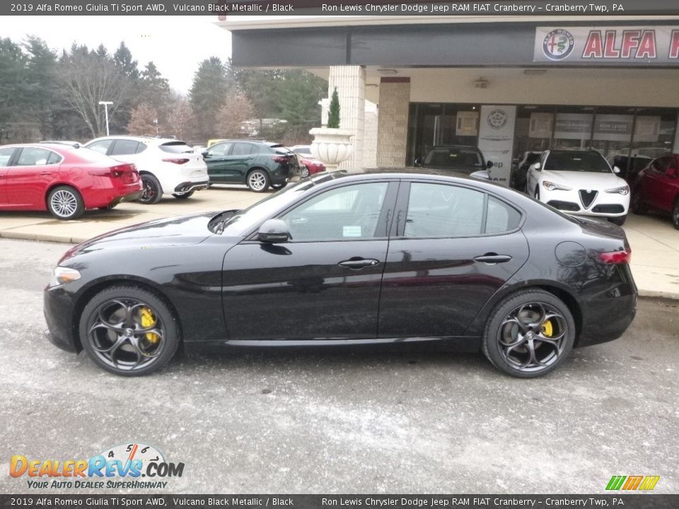 2019 Alfa Romeo Giulia Ti Sport AWD Vulcano Black Metallic / Black Photo #4