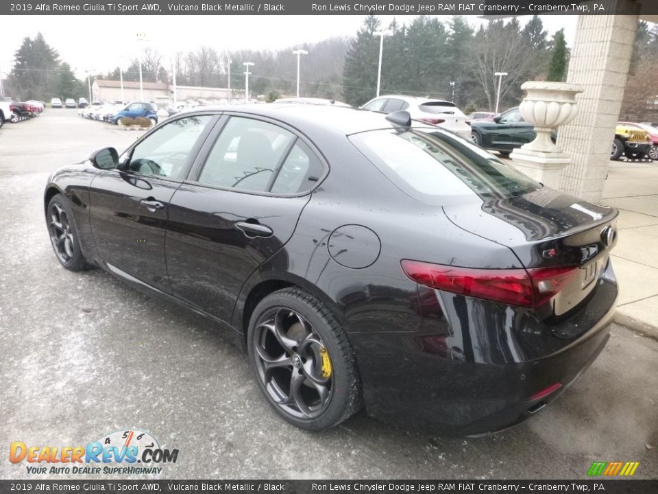 2019 Alfa Romeo Giulia Ti Sport AWD Vulcano Black Metallic / Black Photo #5