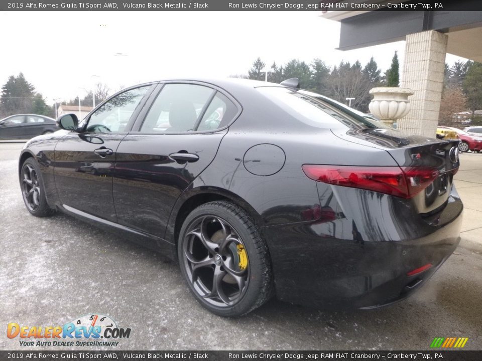 2019 Alfa Romeo Giulia Ti Sport AWD Vulcano Black Metallic / Black Photo #6