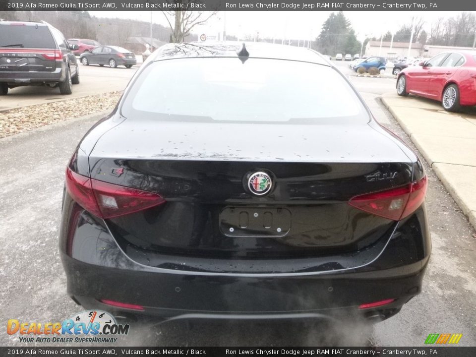 2019 Alfa Romeo Giulia Ti Sport AWD Vulcano Black Metallic / Black Photo #7