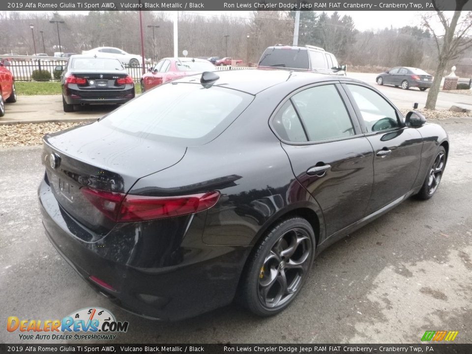 2019 Alfa Romeo Giulia Ti Sport AWD Vulcano Black Metallic / Black Photo #8