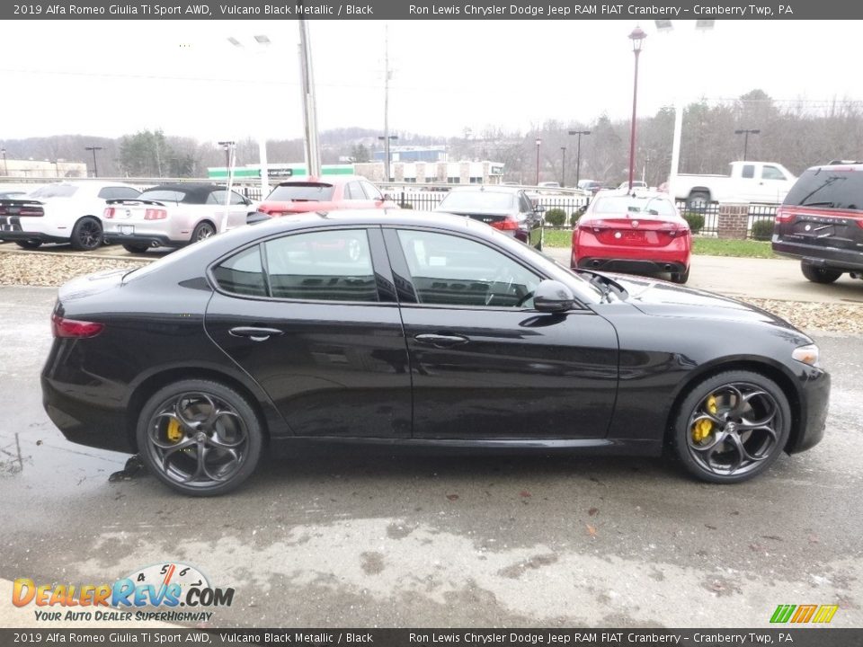 2019 Alfa Romeo Giulia Ti Sport AWD Vulcano Black Metallic / Black Photo #10
