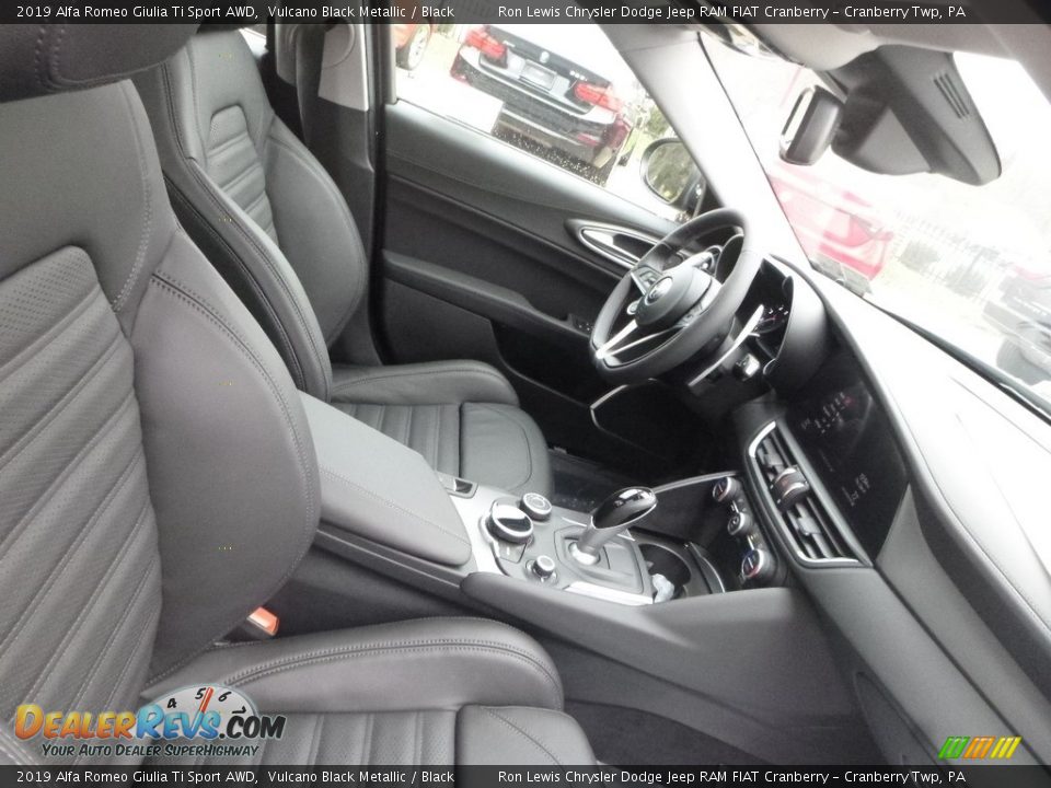 2019 Alfa Romeo Giulia Ti Sport AWD Vulcano Black Metallic / Black Photo #15