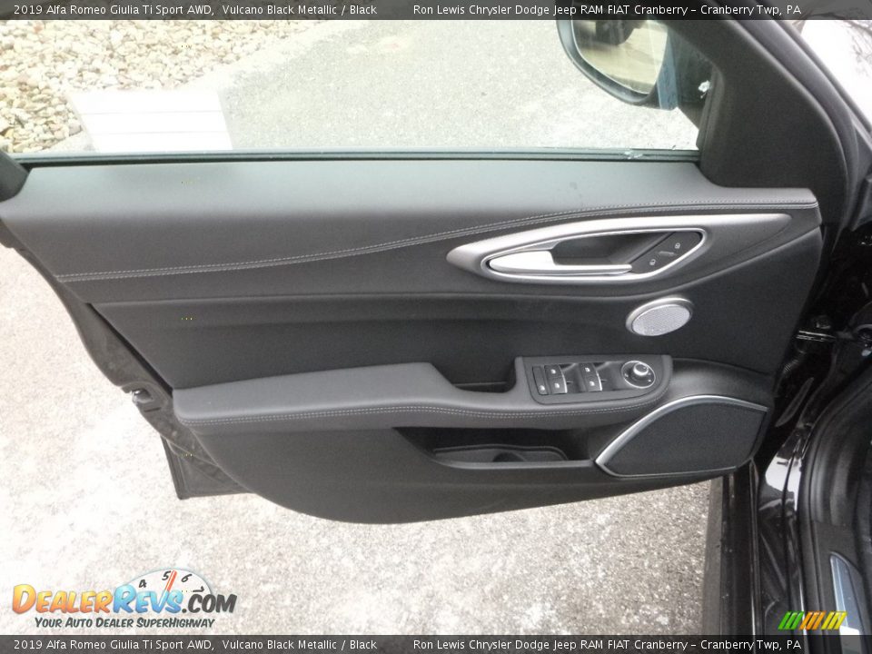 2019 Alfa Romeo Giulia Ti Sport AWD Vulcano Black Metallic / Black Photo #19