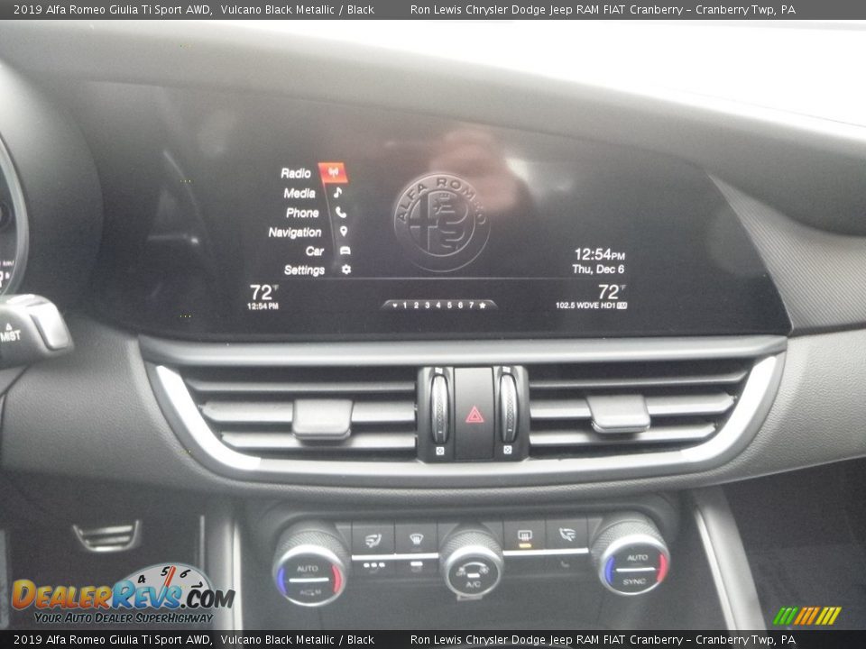 2019 Alfa Romeo Giulia Ti Sport AWD Vulcano Black Metallic / Black Photo #22