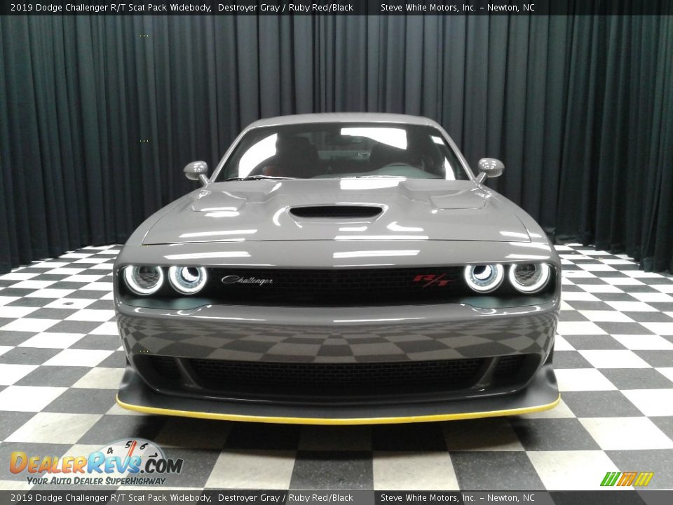 2019 Dodge Challenger R/T Scat Pack Widebody Destroyer Gray / Ruby Red/Black Photo #3