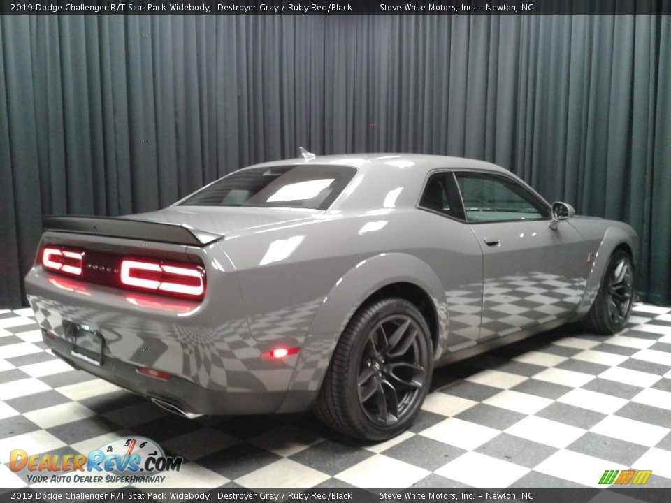 2019 Dodge Challenger R/T Scat Pack Widebody Destroyer Gray / Ruby Red/Black Photo #6