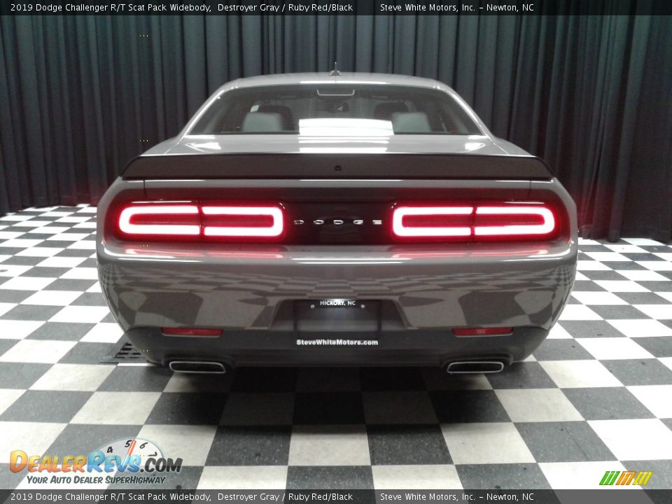 2019 Dodge Challenger R/T Scat Pack Widebody Destroyer Gray / Ruby Red/Black Photo #7