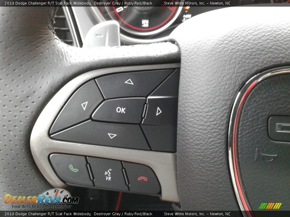 2019 Dodge Challenger R/T Scat Pack Widebody Steering Wheel Photo #16