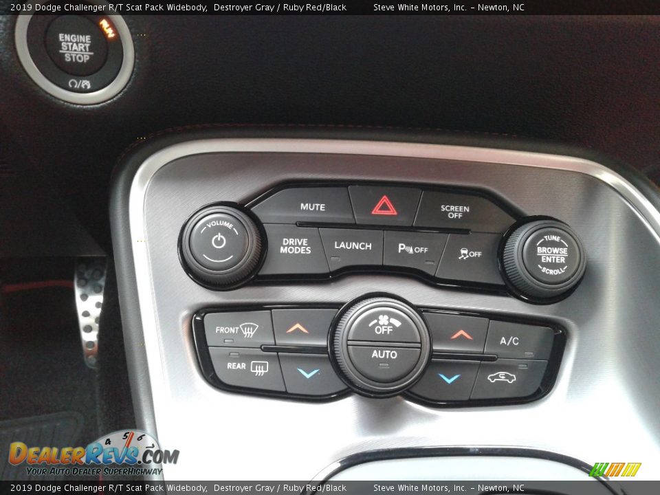 Controls of 2019 Dodge Challenger R/T Scat Pack Widebody Photo #28