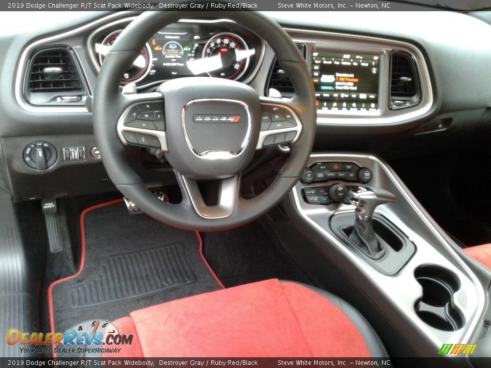 2019 Dodge Challenger R/T Scat Pack Widebody Steering Wheel Photo #30