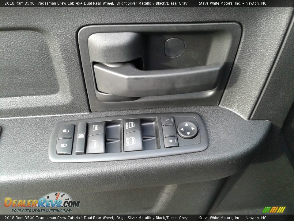 2018 Ram 3500 Tradesman Crew Cab 4x4 Dual Rear Wheel Bright Silver Metallic / Black/Diesel Gray Photo #9