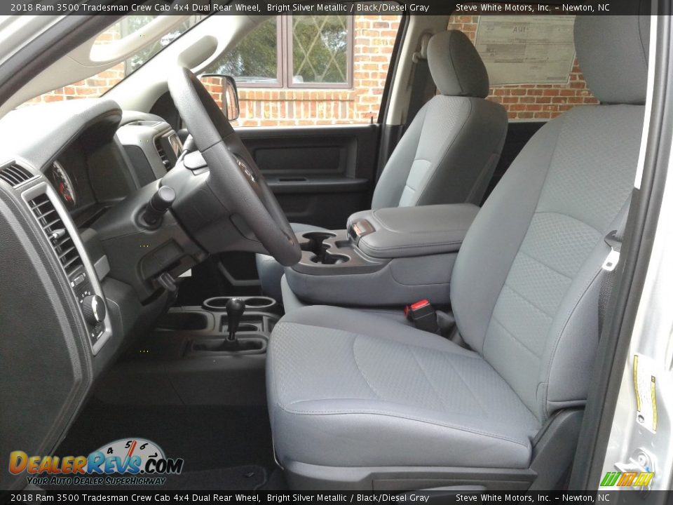 2018 Ram 3500 Tradesman Crew Cab 4x4 Dual Rear Wheel Bright Silver Metallic / Black/Diesel Gray Photo #10