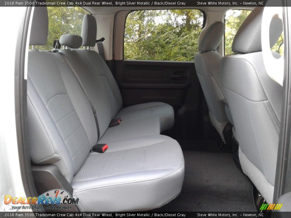 2018 Ram 3500 Tradesman Crew Cab 4x4 Dual Rear Wheel Bright Silver Metallic / Black/Diesel Gray Photo #13