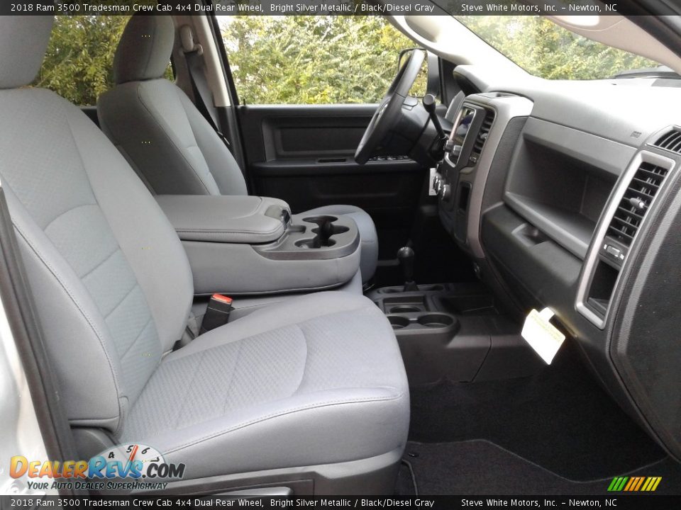 2018 Ram 3500 Tradesman Crew Cab 4x4 Dual Rear Wheel Bright Silver Metallic / Black/Diesel Gray Photo #14