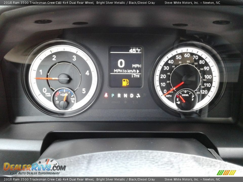 2018 Ram 3500 Tradesman Crew Cab 4x4 Dual Rear Wheel Bright Silver Metallic / Black/Diesel Gray Photo #17