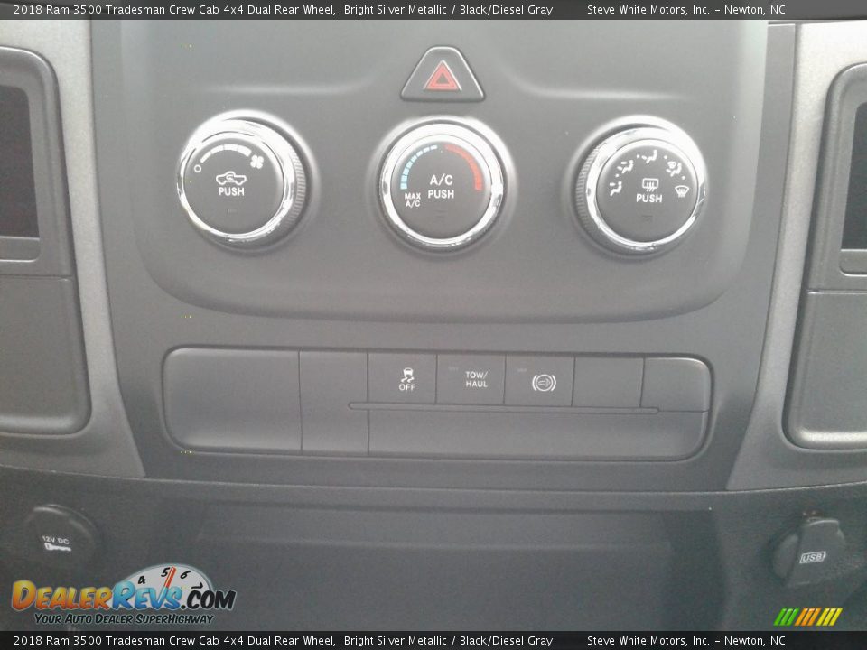 2018 Ram 3500 Tradesman Crew Cab 4x4 Dual Rear Wheel Bright Silver Metallic / Black/Diesel Gray Photo #21