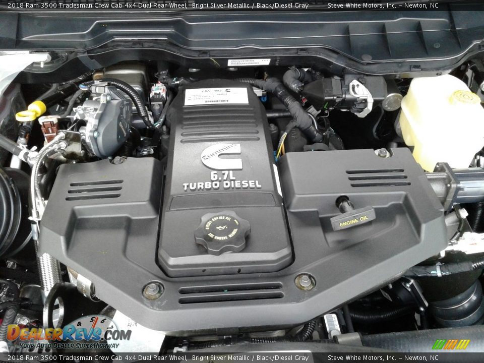 2018 Ram 3500 Tradesman Crew Cab 4x4 Dual Rear Wheel Bright Silver Metallic / Black/Diesel Gray Photo #26