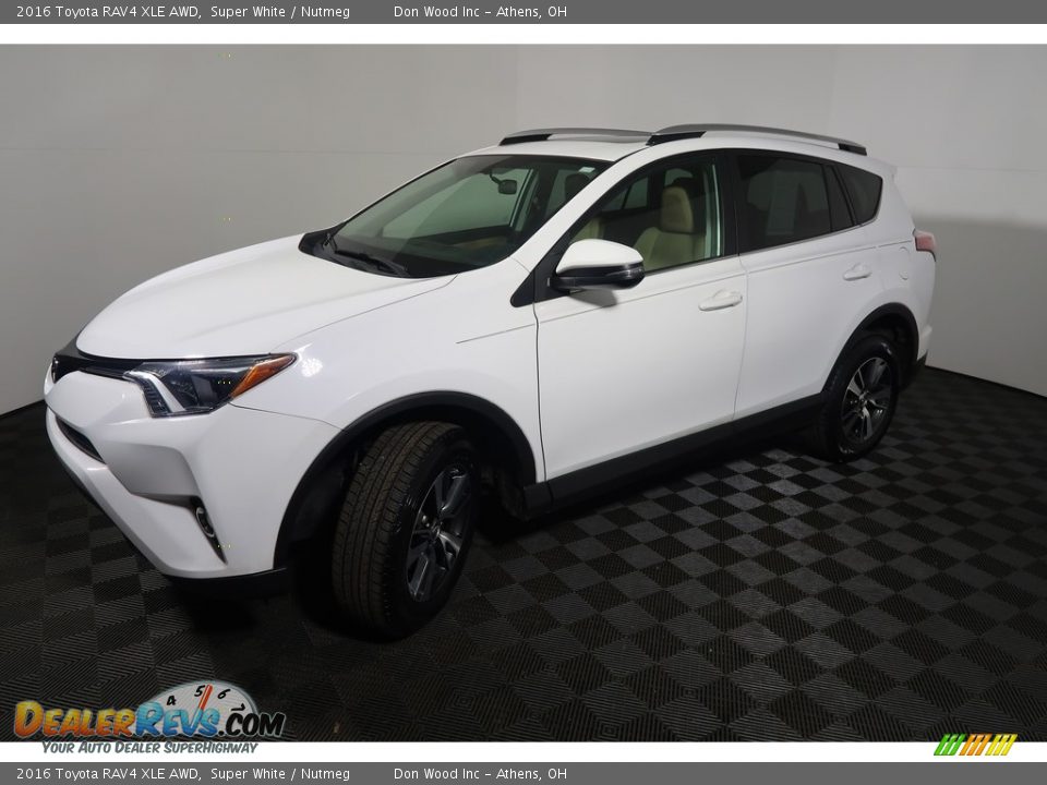 2016 Toyota RAV4 XLE AWD Super White / Nutmeg Photo #9