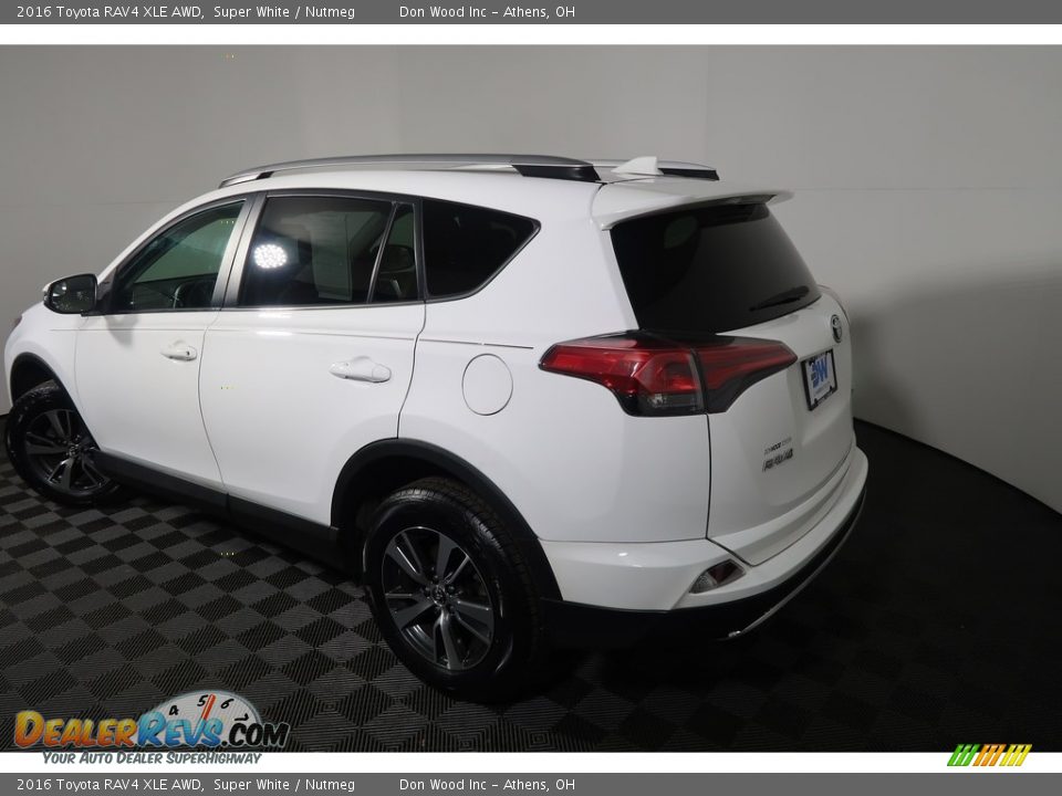2016 Toyota RAV4 XLE AWD Super White / Nutmeg Photo #11