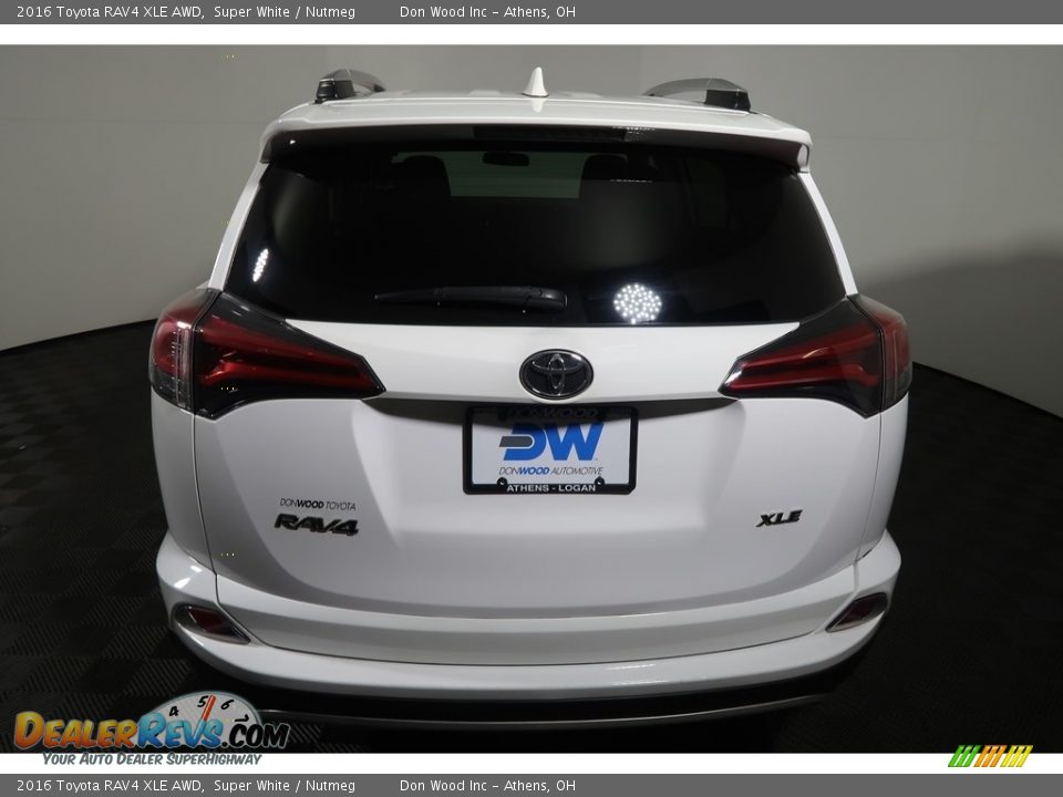 2016 Toyota RAV4 XLE AWD Super White / Nutmeg Photo #12