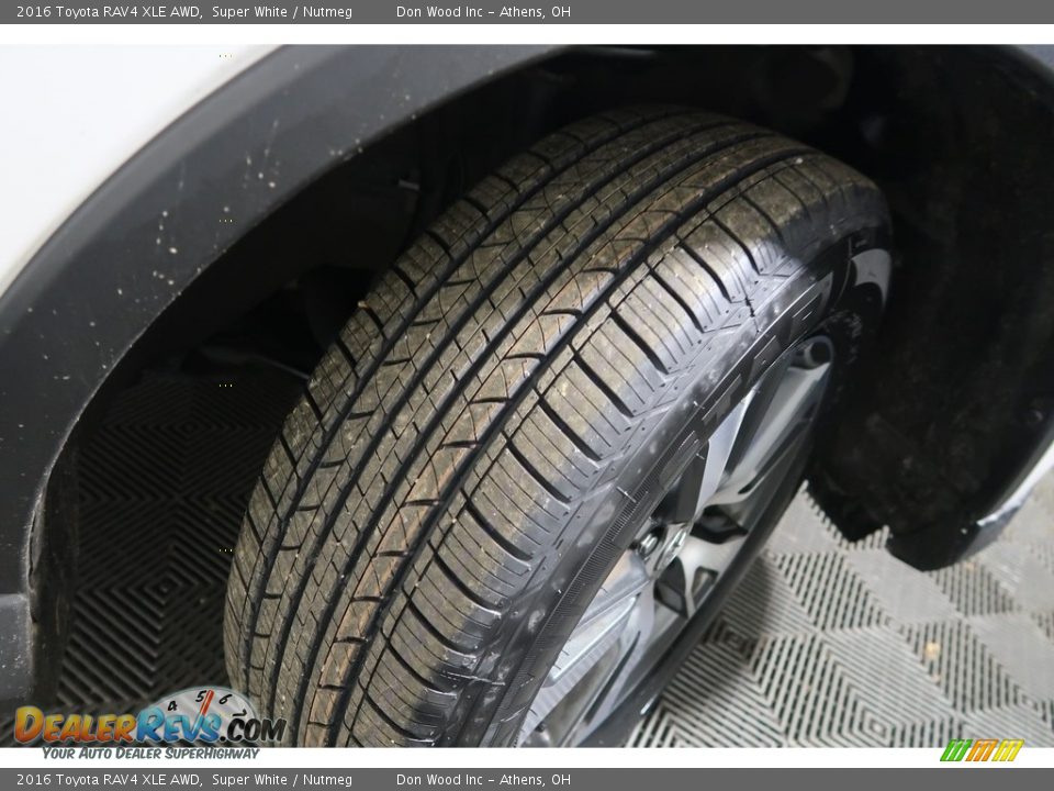2016 Toyota RAV4 XLE AWD Super White / Nutmeg Photo #28