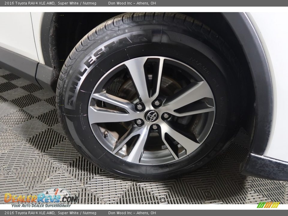 2016 Toyota RAV4 XLE AWD Super White / Nutmeg Photo #29