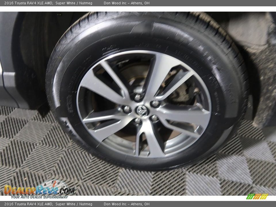 2016 Toyota RAV4 XLE AWD Super White / Nutmeg Photo #31