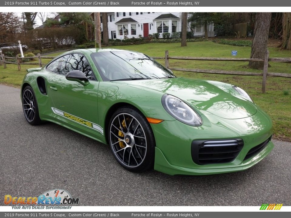 Front 3/4 View of 2019 Porsche 911 Turbo S Coupe Photo #1