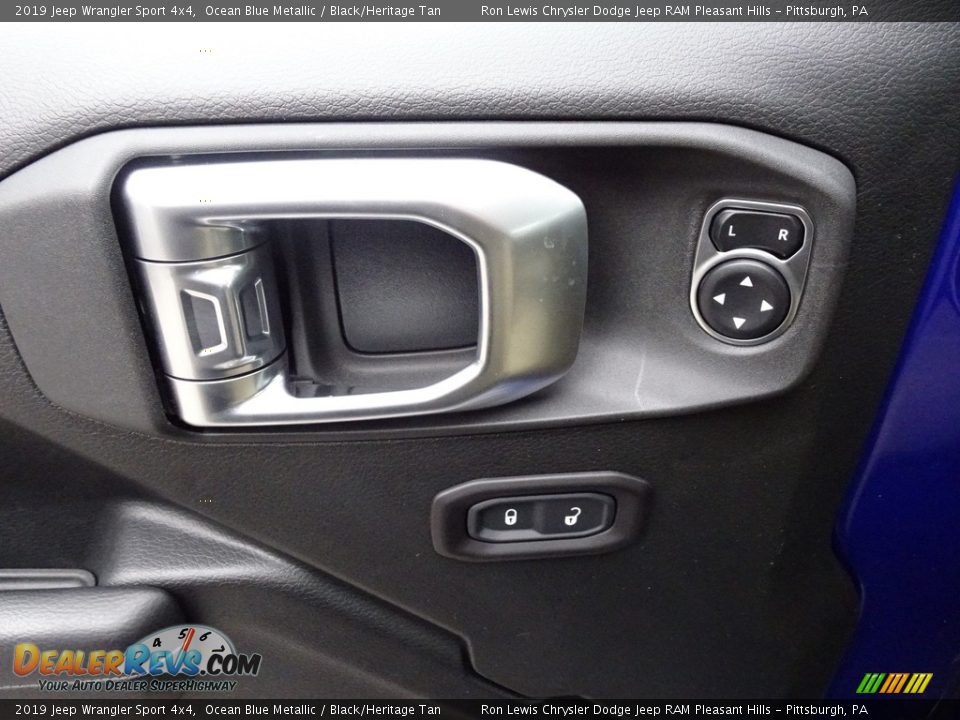 Controls of 2019 Jeep Wrangler Sport 4x4 Photo #13