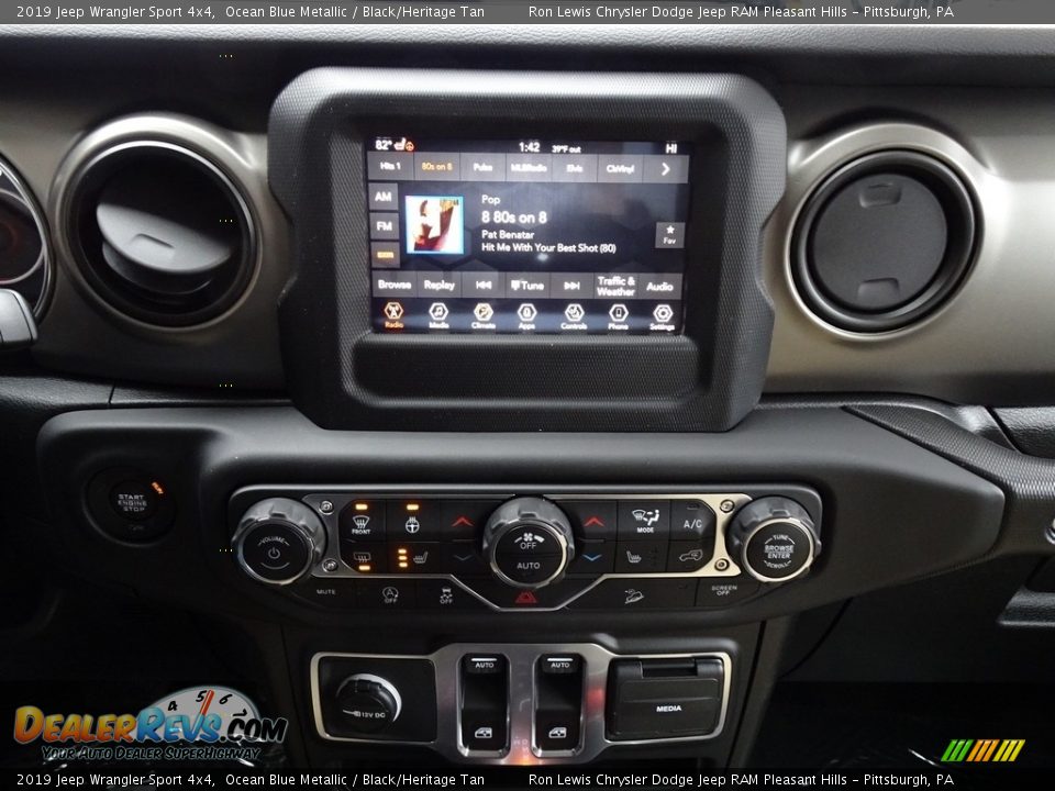 Controls of 2019 Jeep Wrangler Sport 4x4 Photo #16