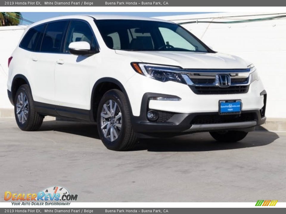 Front 3/4 View of 2019 Honda Pilot EX Photo #1