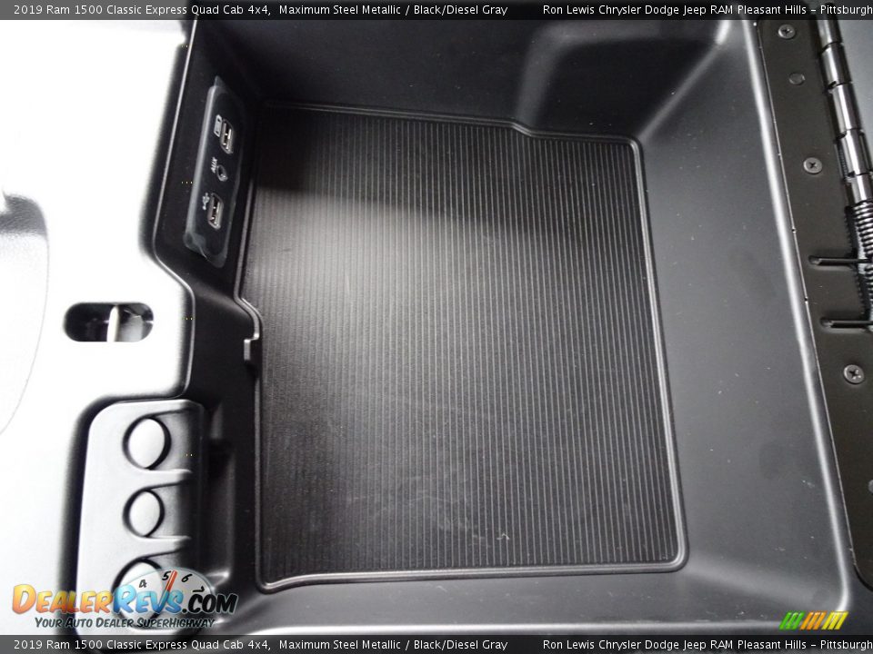 2019 Ram 1500 Classic Express Quad Cab 4x4 Maximum Steel Metallic / Black/Diesel Gray Photo #17