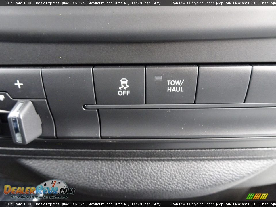2019 Ram 1500 Classic Express Quad Cab 4x4 Maximum Steel Metallic / Black/Diesel Gray Photo #18