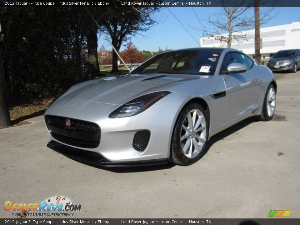 Front 3/4 View of 2019 Jaguar F-Type Coupe Photo #10