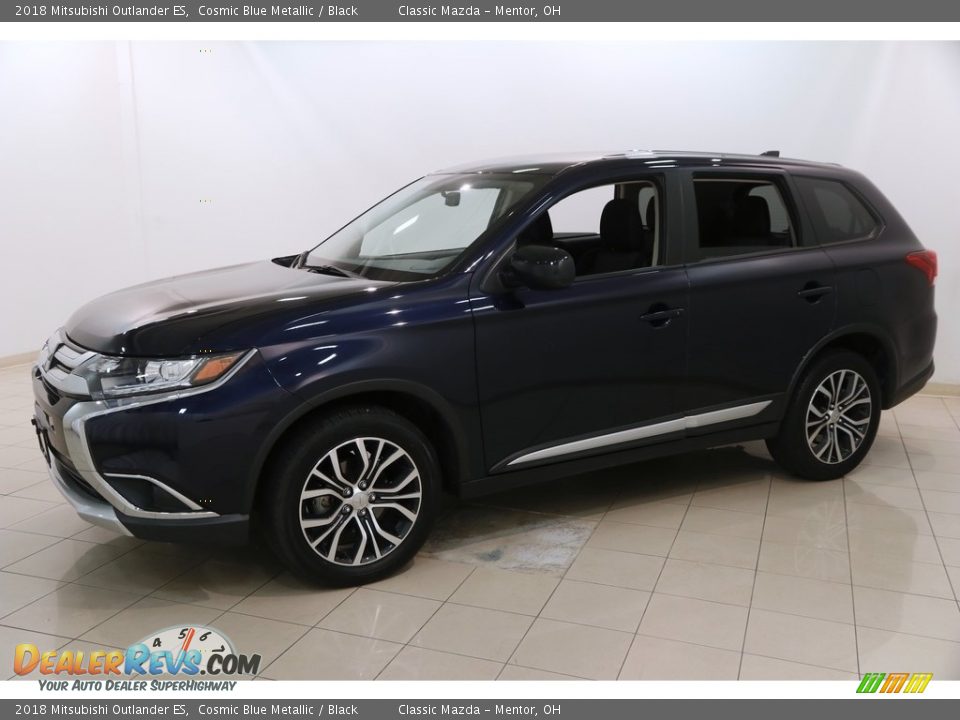 Front 3/4 View of 2018 Mitsubishi Outlander ES Photo #3