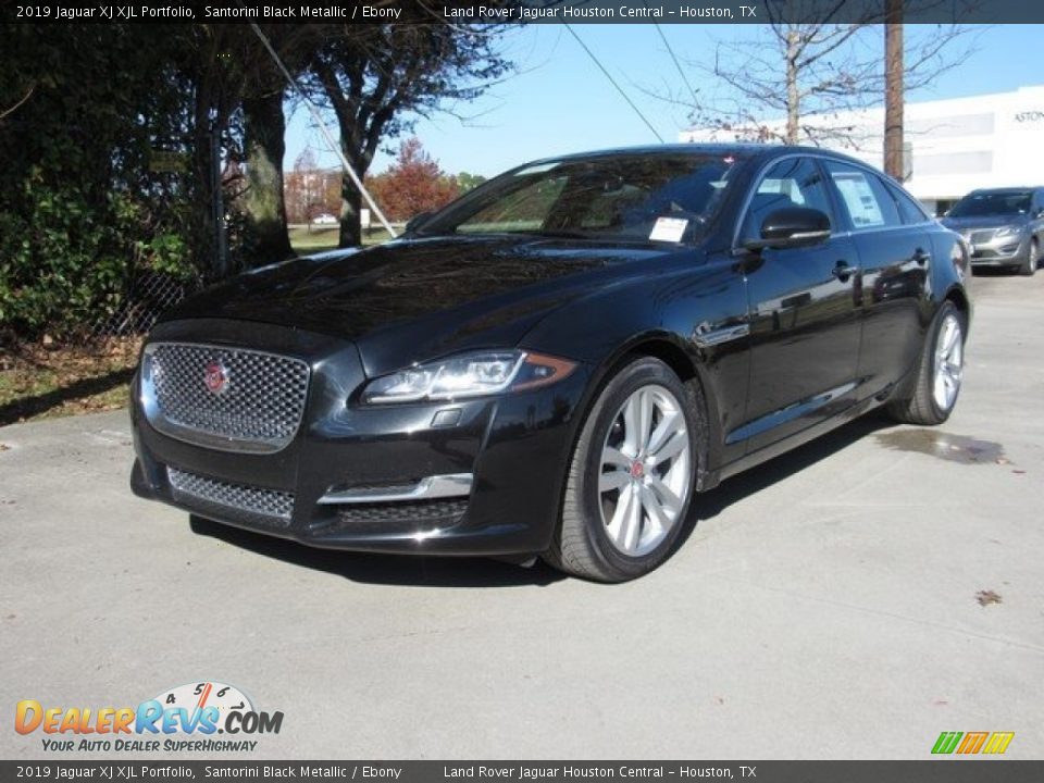 Front 3/4 View of 2019 Jaguar XJ XJL Portfolio Photo #10