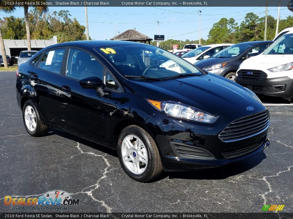 Front 3/4 View of 2019 Ford Fiesta SE Sedan Photo #7