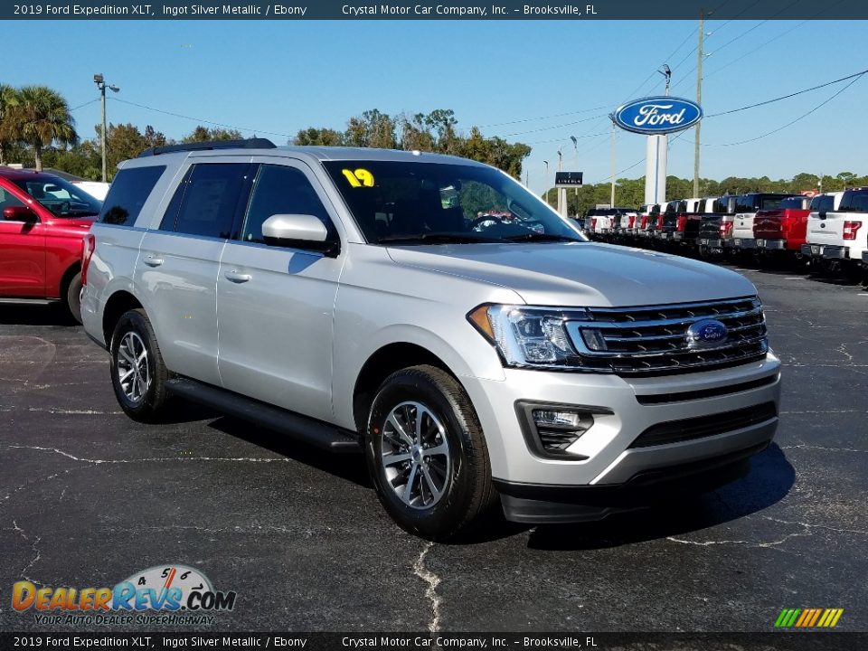 Front 3/4 View of 2019 Ford Expedition XLT Photo #7