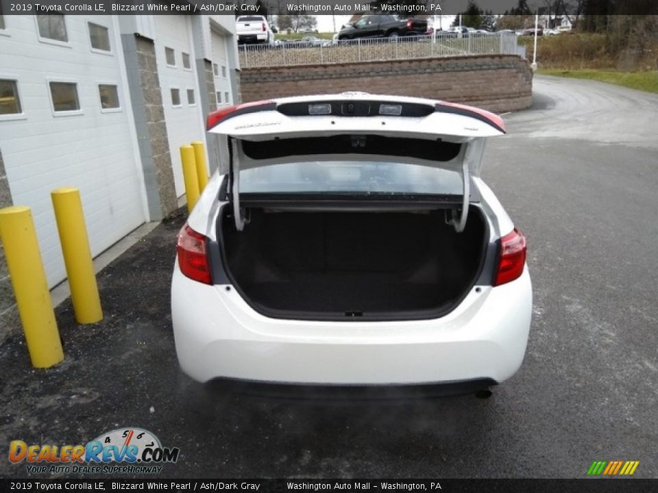 2019 Toyota Corolla LE Blizzard White Pearl / Ash/Dark Gray Photo #5