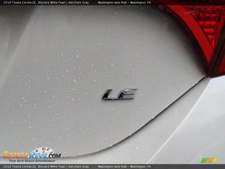 2019 Toyota Corolla LE Blizzard White Pearl / Ash/Dark Gray Photo #7