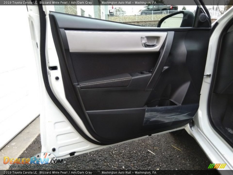2019 Toyota Corolla LE Blizzard White Pearl / Ash/Dark Gray Photo #10