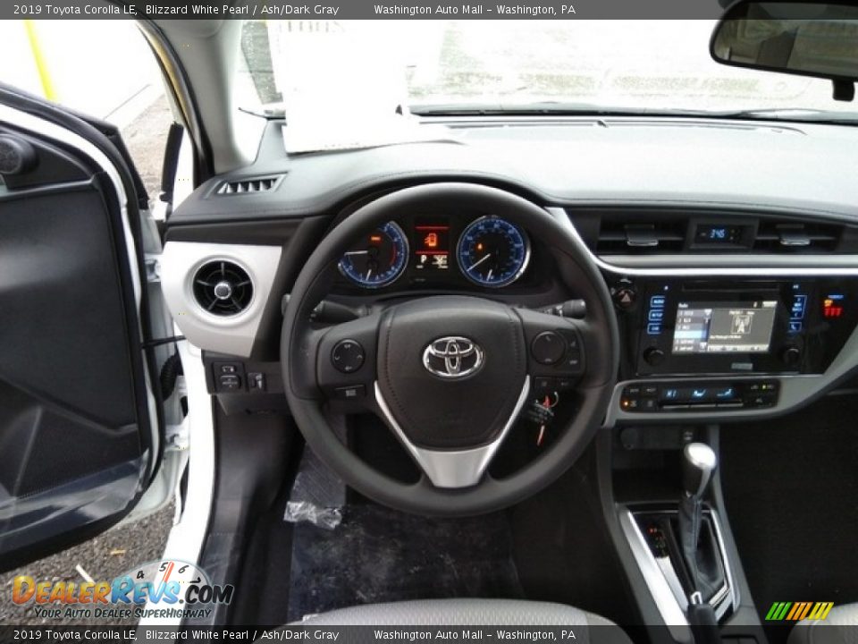 2019 Toyota Corolla LE Blizzard White Pearl / Ash/Dark Gray Photo #14