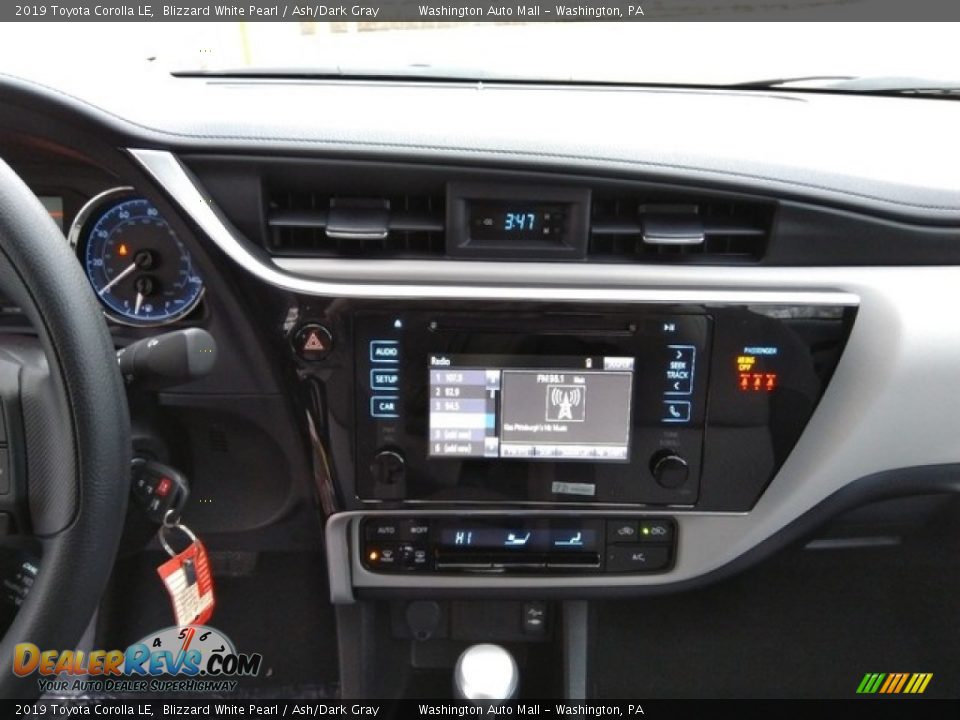 2019 Toyota Corolla LE Blizzard White Pearl / Ash/Dark Gray Photo #15